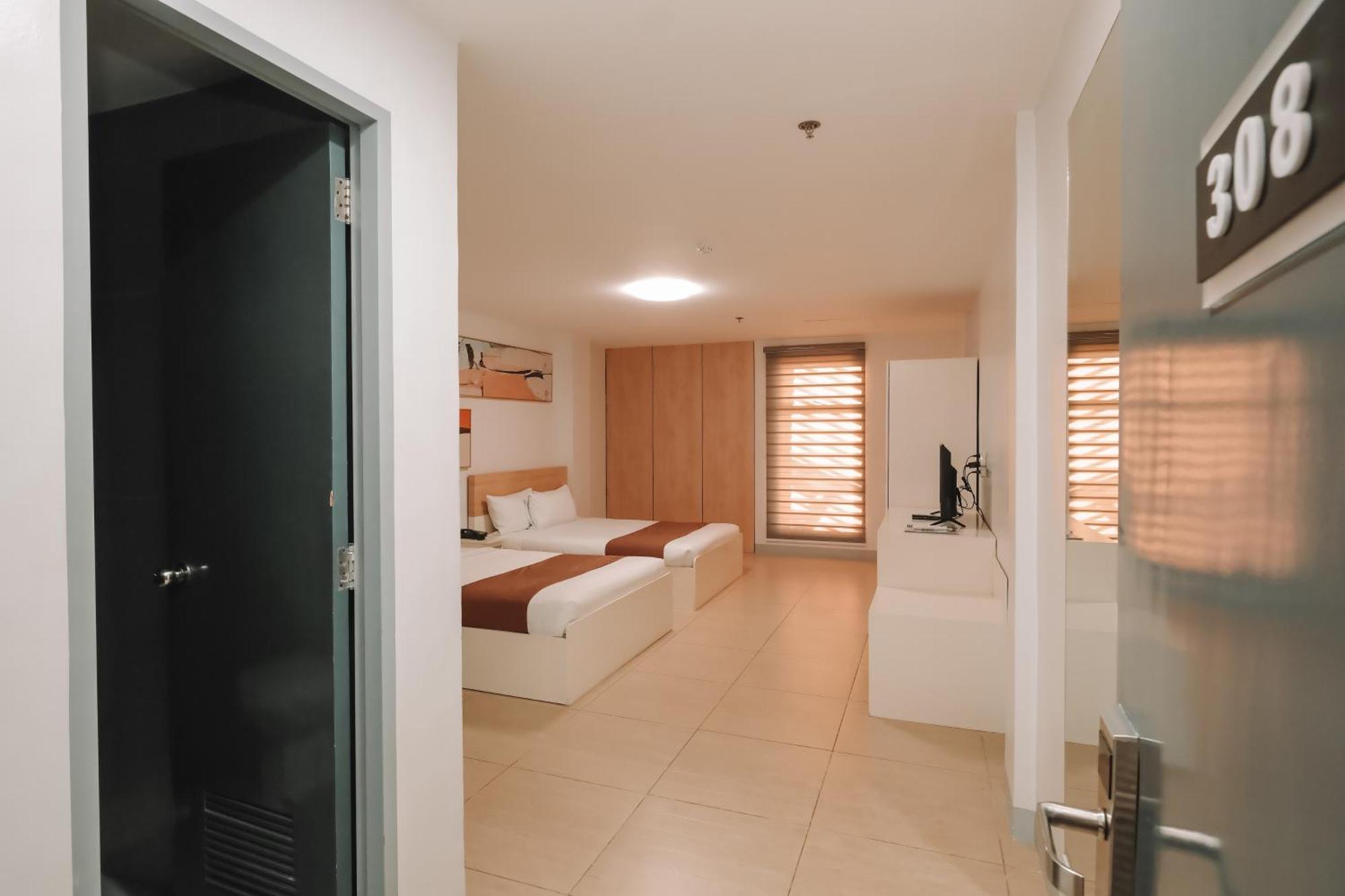 Rosey Hotel Cabanatuan City ภายนอก รูปภาพ