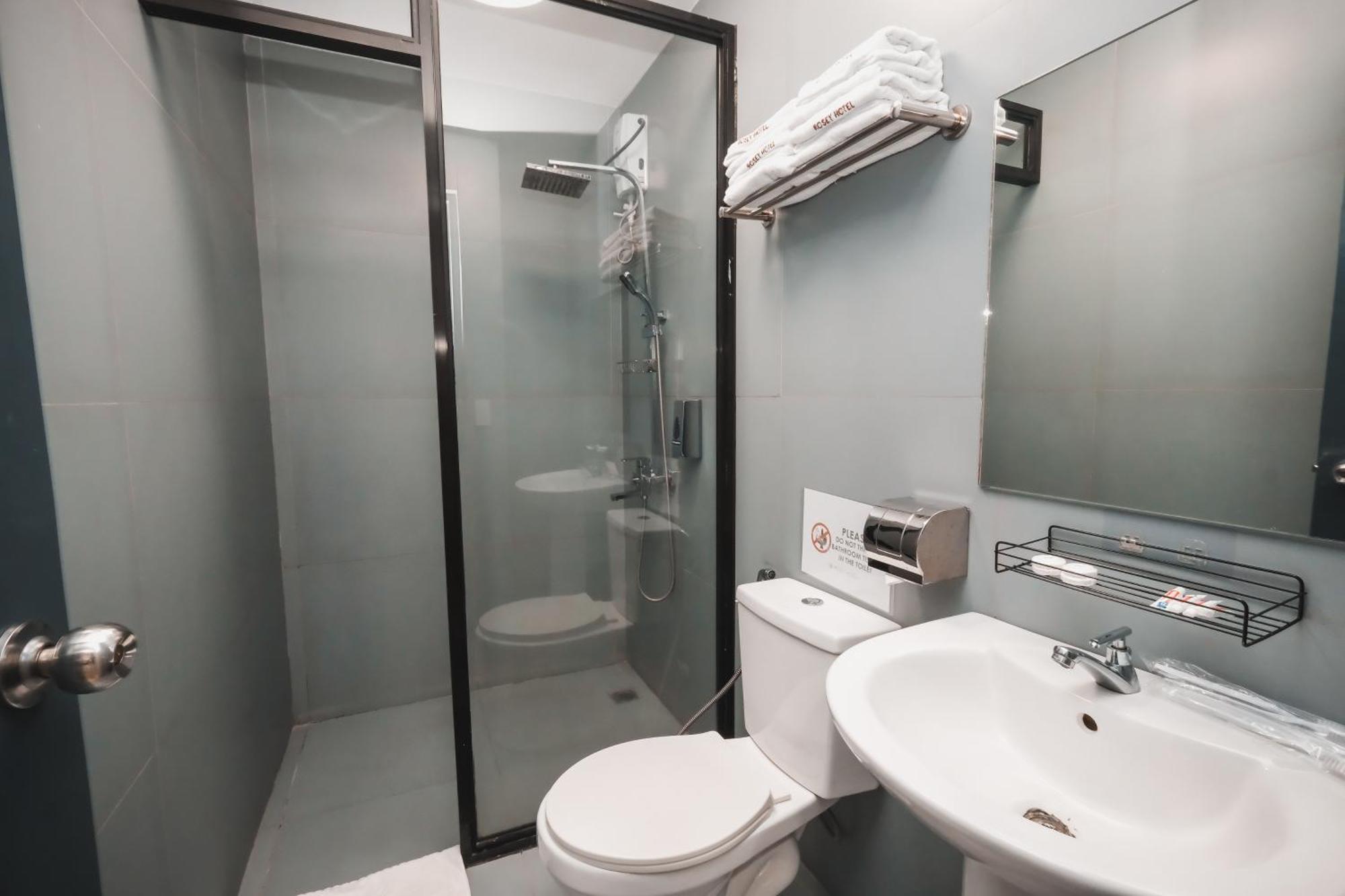 Rosey Hotel Cabanatuan City ภายนอก รูปภาพ